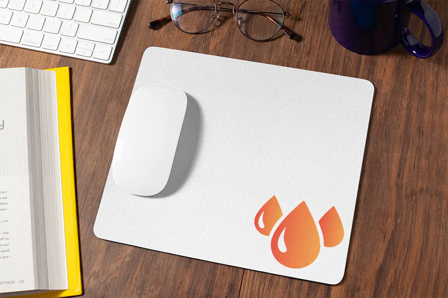 conent_mousepad-mockup-lying-on-a-wooden-office-desk-27546