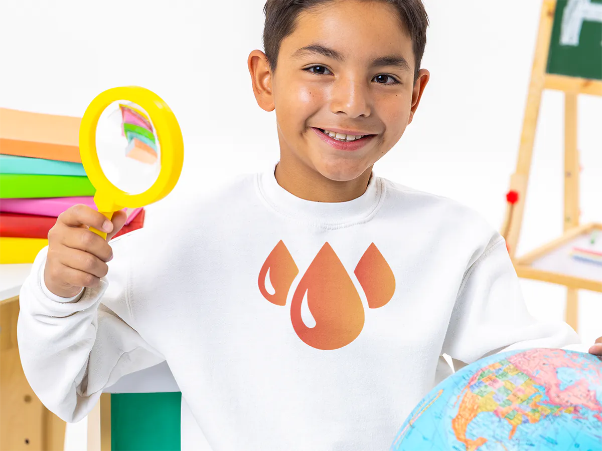 gildan-sweatshirt-mockup-of-a-cheerful-kid-holding-a-globe-and-a-loop-glass-m56986